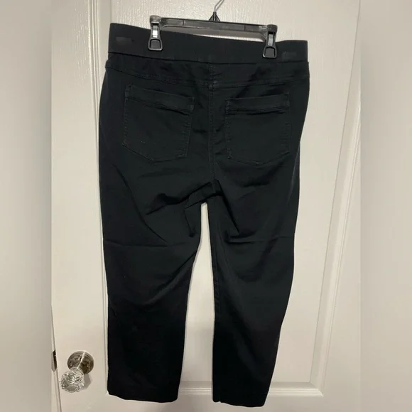 Kim Rogers Petite size 6 black stretchy capris - Picture 3 of 3